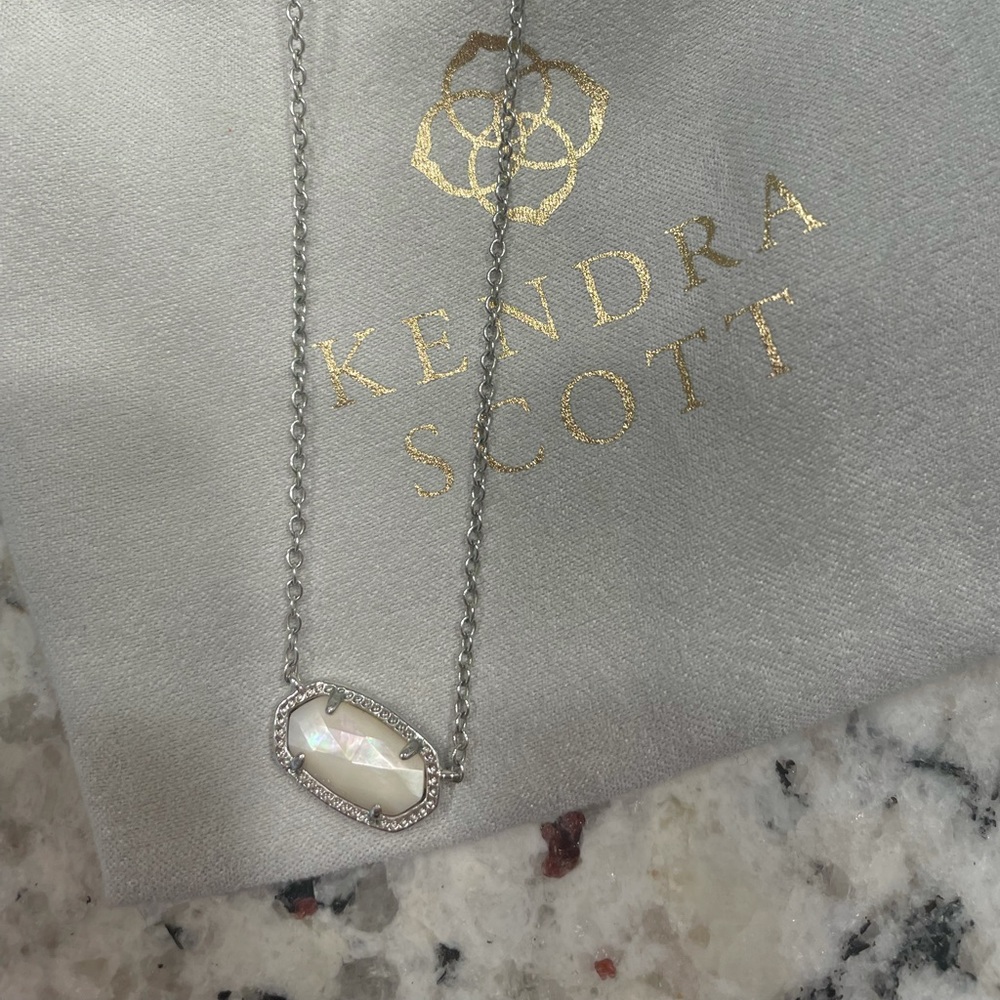 Kendra Scott necklace